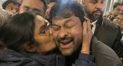 చిరుకి లండన్ లో ముద్దు పెట్టిన మహిళా అభిమాని 
