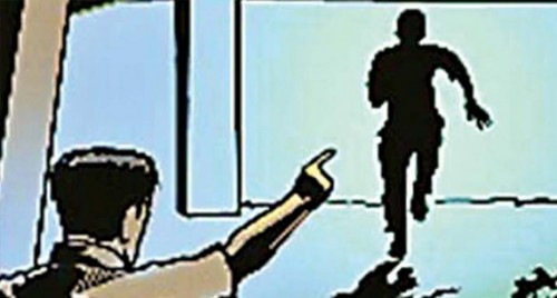 Hyderabad bank cashier who escaped with Rs.22.53 lakh surrenders
