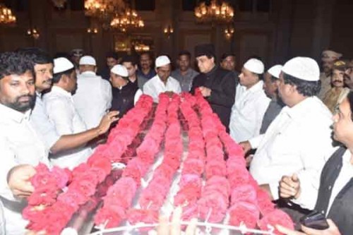 Body of titular 8th Nizam brought to Hyderabad, CM pays tribute