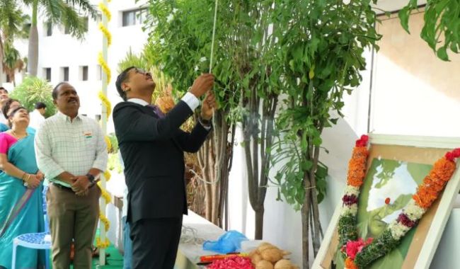 బస్ భవన్ లో ఘనంగా 80వ స్వాతంత్య్ర దినోత్సవ వేడుకలు