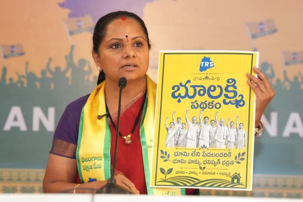 ప్రతి పేద కుటుంబానికి ఒక ఎకరం భూమి ఇస్తాం: కవిత