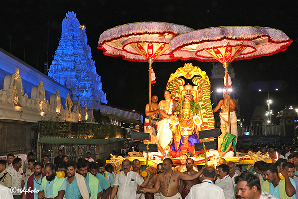 కలియుగ వైకుంఠంలో గరుడ పంచమి వైభవం: మాడ వీధుల్లో విహరించిన శ్రీమలయప్పస్వామి
