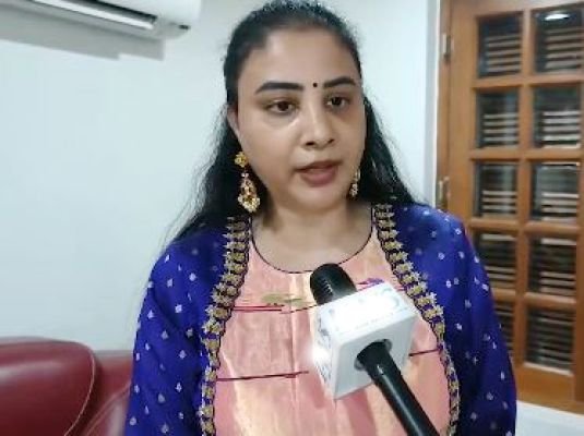 నా లక్ష్యం రేవంత్ రెడ్డి మాత్రమే, పార్టీ కాదు! :కొండా సుష్మిత 