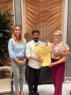 లండన్‌లో సీఎం రేవంత్‌రెడ్డితో లివర్‌పూల్ ప్రతినిధుల భేటీ