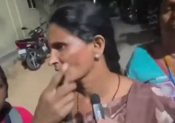 ఆర్టీసీ బస్సులో మహిళపై కండక్టర్ దాడి
