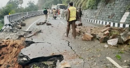 కూలిన రెండో ఘాట్ రోడ్డు 