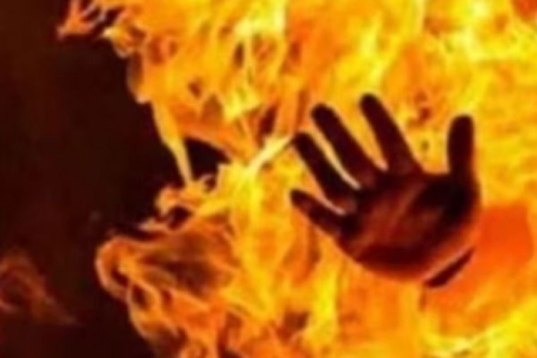 Youth kills girl by setting her afire in Andhra Pradesh