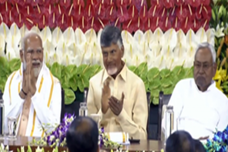 Naidu sends clear message with praise for PM Modi at NDA meet