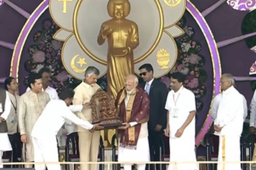 PM Modi pays obeisance to Sathya Sai Baba in Puttaparthi