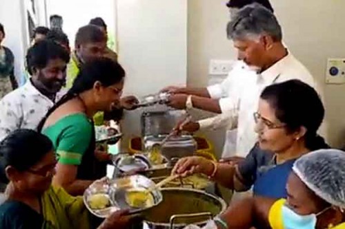 Chandrababu Naidu celebrates birthday at Anna Canteen