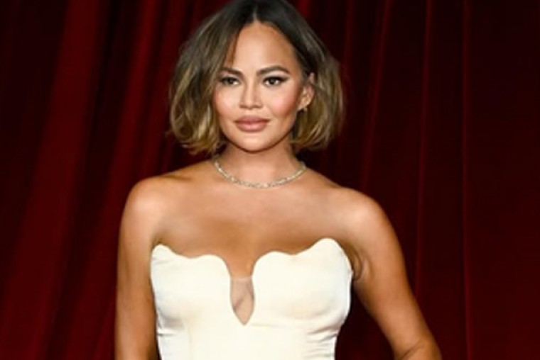 Chrissy Teigen says social media should shut off 'between 6 p.m. and 6 a.m'