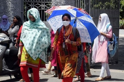 As Gujarat sees slight cooling trend on weekend, hot and humid weather to persist in coastal districts
