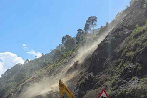 Srinagar-Jammu highway closed for 2nd day after fresh landslide