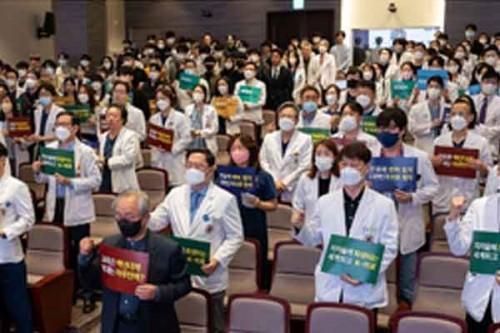South Korea medical professors consider taking off every week amid doctors' protest