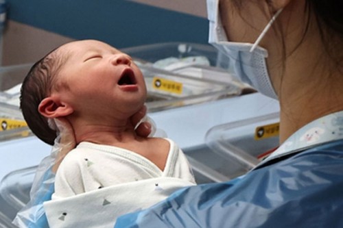Childbirths grow at fastest pace in 15 years in S. Korea