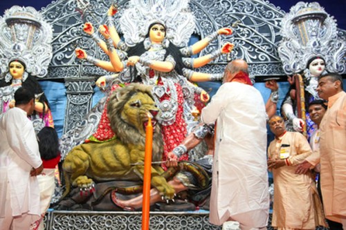 Santosh Mitra Square Durga Puja organiser accuses police of blocking visitors, calls it political vendetta