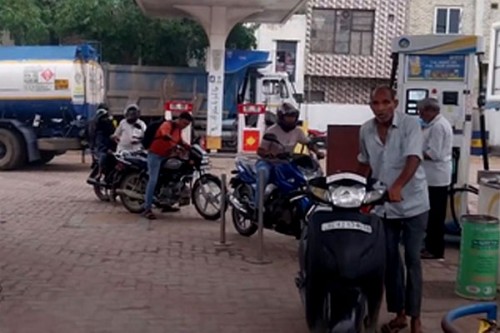 Two vehicles seized as Delhi enforces fuel ban on over-age vehicles