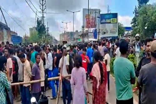 Schoolgirl, mother killed as truck runs over scooty in Ranchi, locals block road in protest