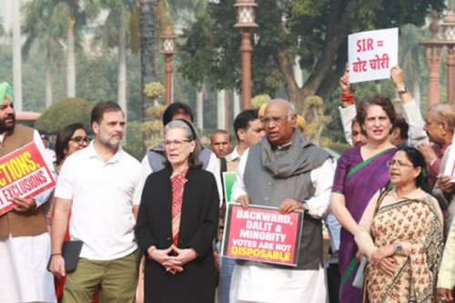 Oppn stages protest in Parliament premises, Rahul and Priyanka lead charge over SIR 