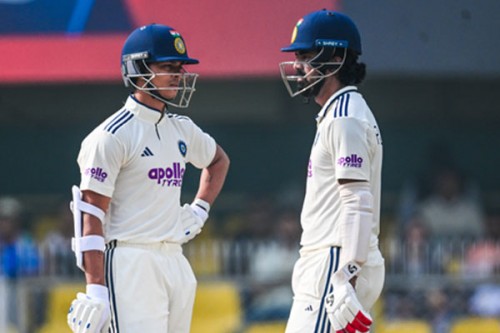 2nd Test: India lose wickets in heap, reach 102/4 at tea