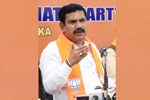 Bengaluru stampede: BJP slams Siddaramaiah govt for making cops scapegoats