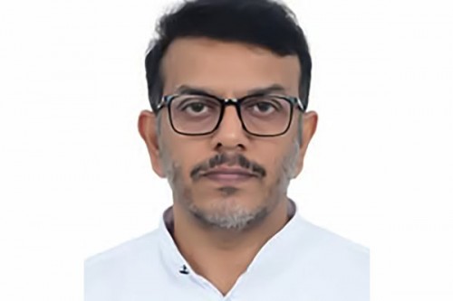 Kerala polls: Achuthanandan's son keeps options open as Suresh surfaces at Congress Yatra