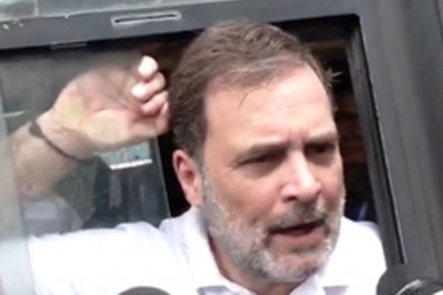 Delhi Police detain Rahul Gandhi, INDIA bloc MPs during protest march to ECI