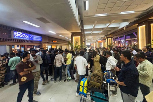 Over 400 IndiGo flights cancelled on 5th day of crisis; Indian Railways steps in to help