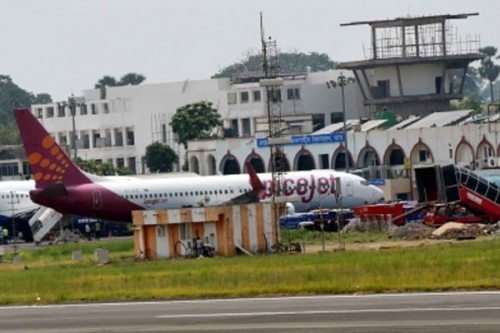 All passengers safe, says SpiceJet after flight makes emergency landing