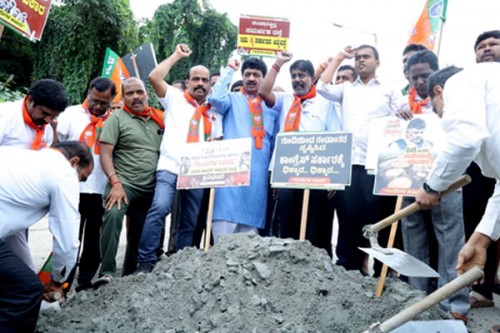 Karnataka BJP Protests Poor Roads and Potholes Across the State
