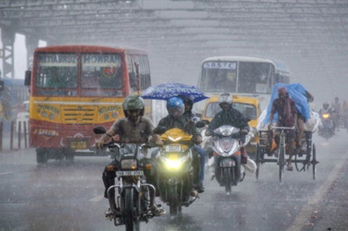 Heavy rain with thundershowers to continue in South Bengal: Met office