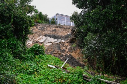 Search for New Zealand landslide victims shifts to recovery phase