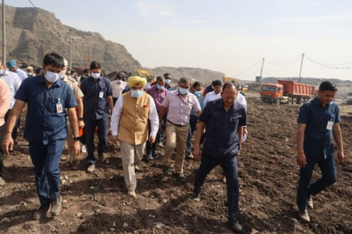 Delhi L-G Sandhu reviews Bhalswa landfill, pushes for faster bioremediation, waste segregation