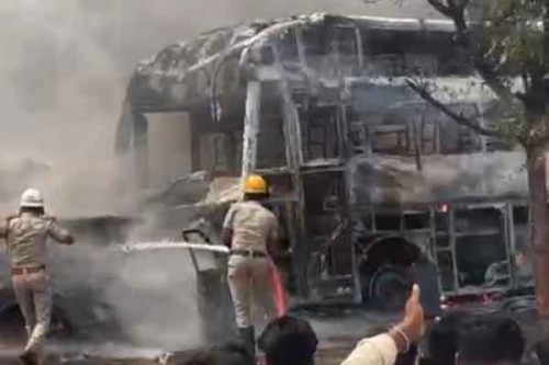 Six burnt alive as car catches fire after head-on collision with bus in Yadgir district