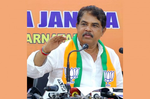 1,180 Karnataka farmers died by suicide, is empathy reserved for non-Cong states, asks BJP's Ashoka to Rahul Gandhi