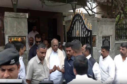 Kharge summons top Karnataka leaders to Delhi to resolve leadership tussle