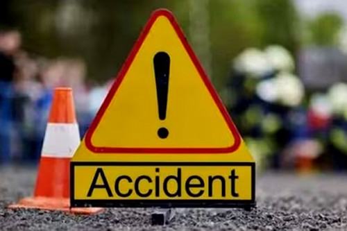 Five killed as car collides with truck in MP's Chhatarpur