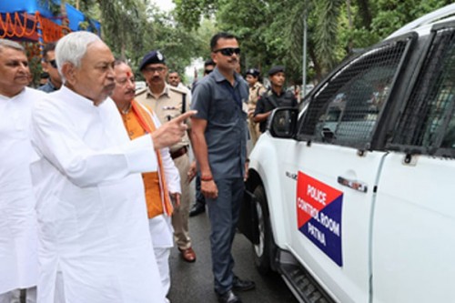 CM Nitish Kumar flags off 600 new police vehicles to strengthen law and order in Bihar