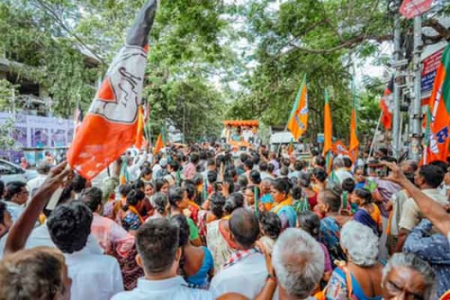 Mylapore polling booth in Chennai tense as Tamilisai, DMK workers get into confrontation