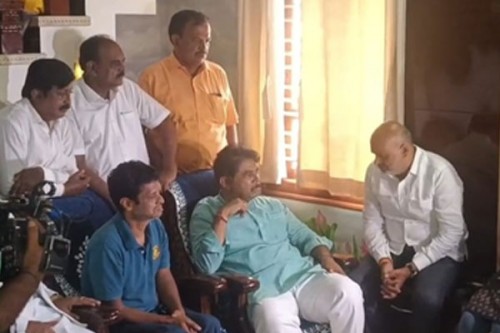 Karnataka BJP leaders visit stampede victim's parents, assure justice