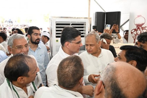 25th death anniv of Rajesh Pilot: Ex-CM Gehlot, Cong leaders attend prayer meet in Dausa