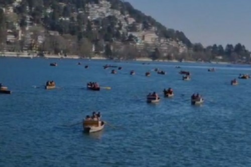 Tourists enjoy Nainital's charm, but snowfall remains a no-show, leaving local businesses in worry
