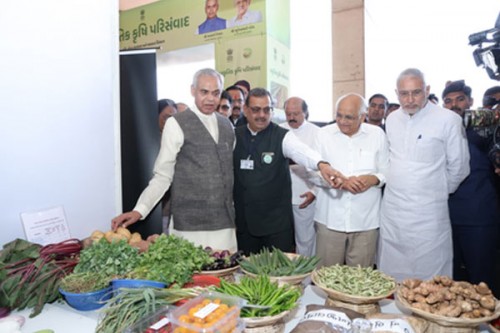 Governor Acharya Devvrat inaugurates 'Prakritik Krishi Utpadan' exhibition
