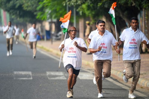 Rashtriya Ekta Diwas celebrated in Noida, hundreds run for unity