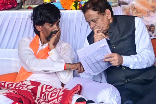 Jarange-Patil gives quota ultimatum to Maha govt, demands Kunbi certificates by Sep 17