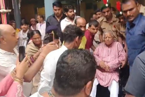 RJD chief Lalu Yadav performs 'pind daan' with family at Vishnupad temple during Pitru Paksha fair in Gaya