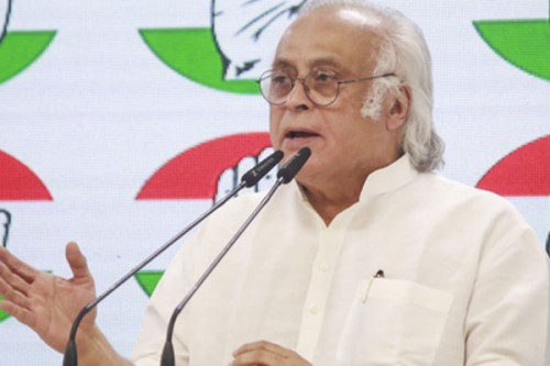 Blow to Indian diplomacy: Cong on US Prez Trump breaking bread with Pak Army chief