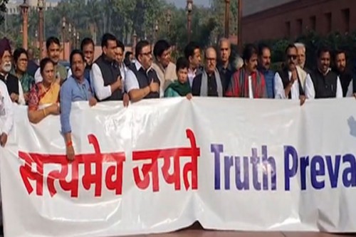 Congress MPs protest against Centre on Parliament premises over National Herald case