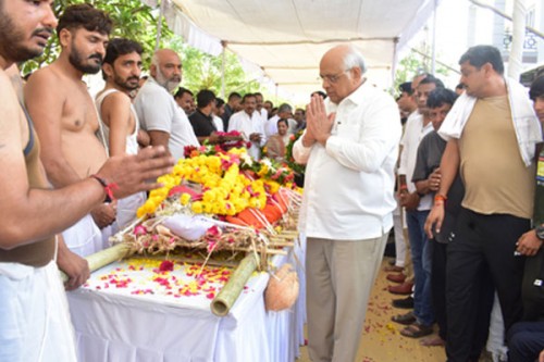 Gujarat CM attends last rites of Pahalgam terror attack victims