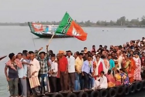 West Bengal: BJP supporters travel by boats from Sundarbans for PM Modi's Brigade ground rally